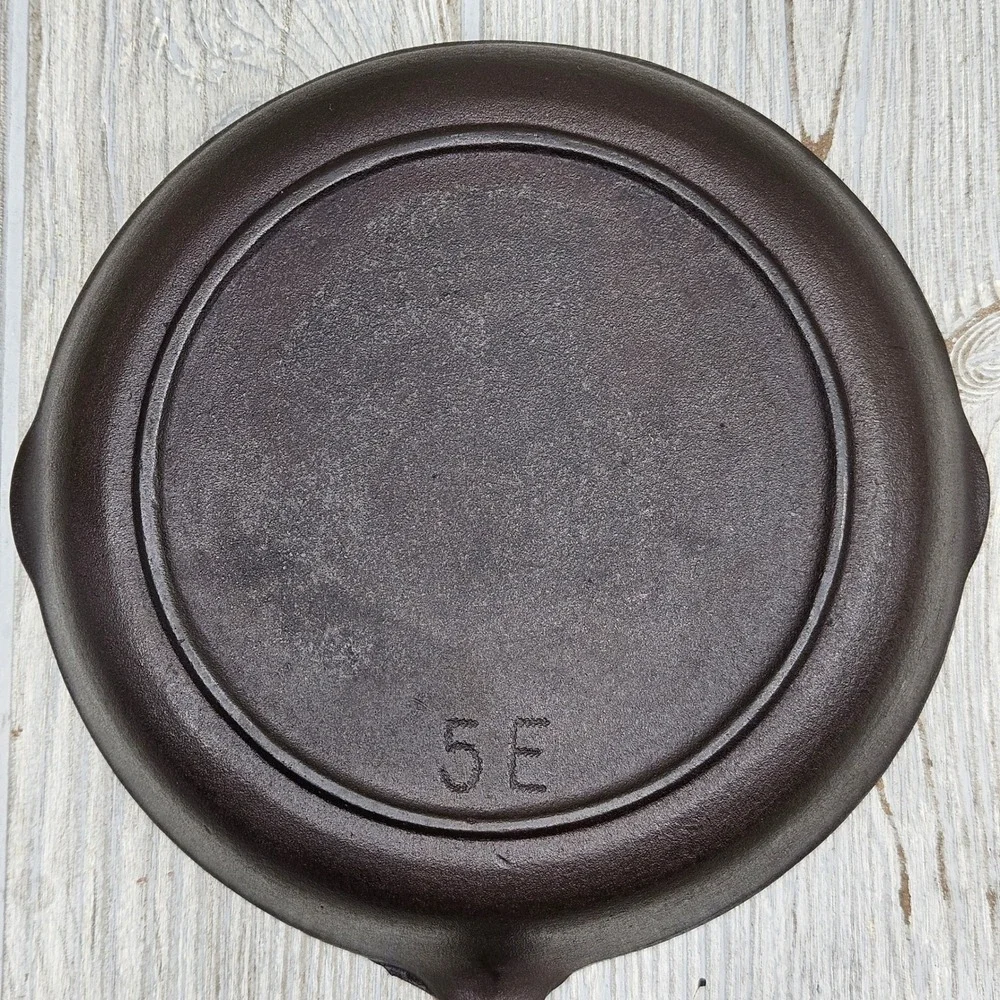 Vintage BSR Red Mountain Cast Iron Skillet Inset Heat Ring 5E No Spin